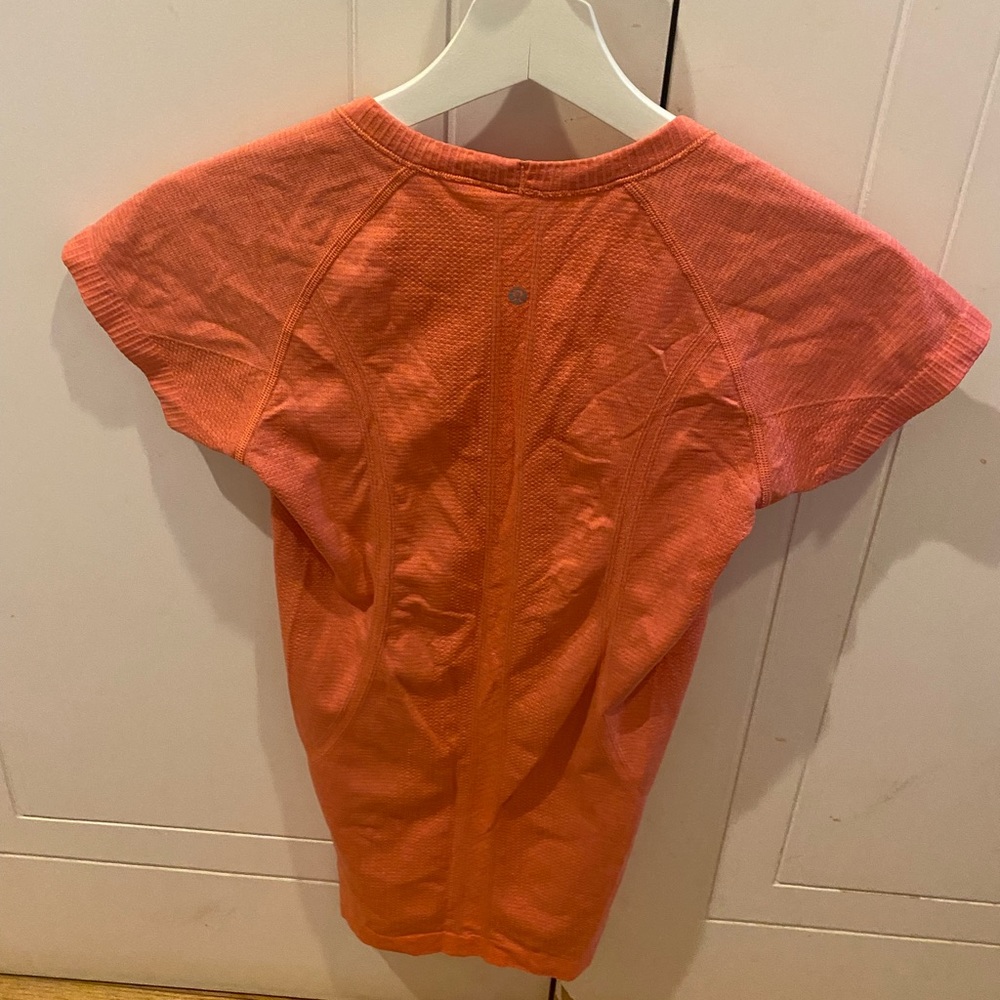 Lululemon swiftly tech short sleeve - Picture 2 of 2
